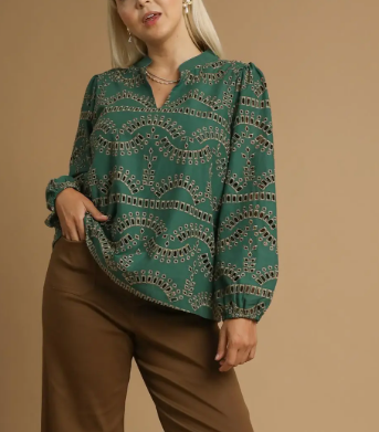 The Eyelet Top in Curvy