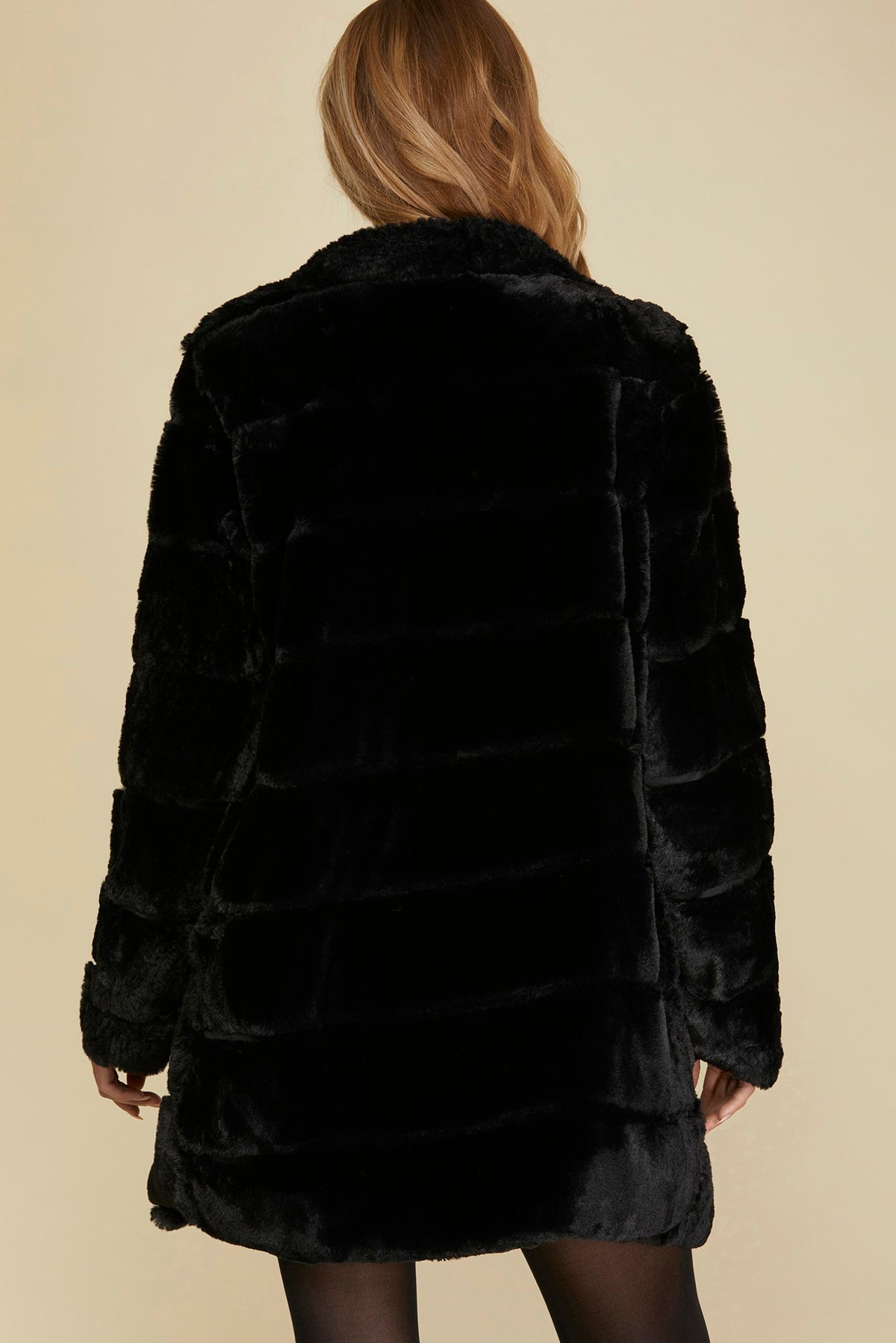 F26 Black Beauty Faux Fur